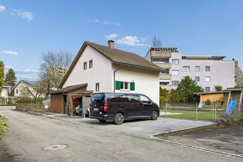 Einfamilienhaus mit Gartenidylle, grossem Aussenbereich und spannendem Ausbaupotenzial