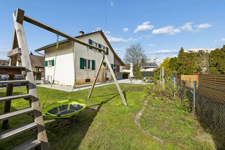 Einfamilienhaus mit Gartenidylle, grossem Aussenbereich und spannendem Ausbaupotenzial