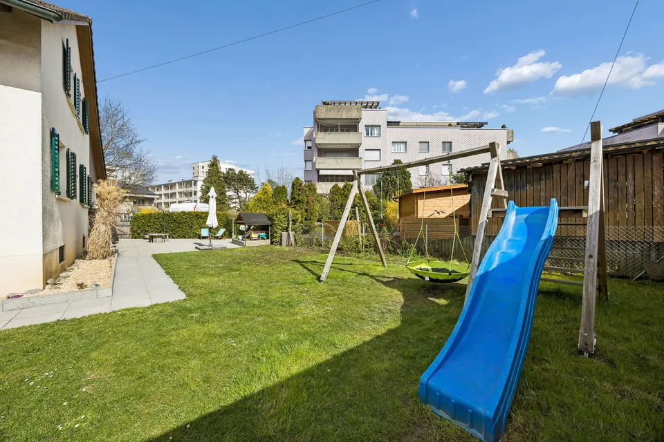 Einfamilienhaus mit Gartenidylle, grossem Aussenbereich und spannendem Ausbaupotenzial