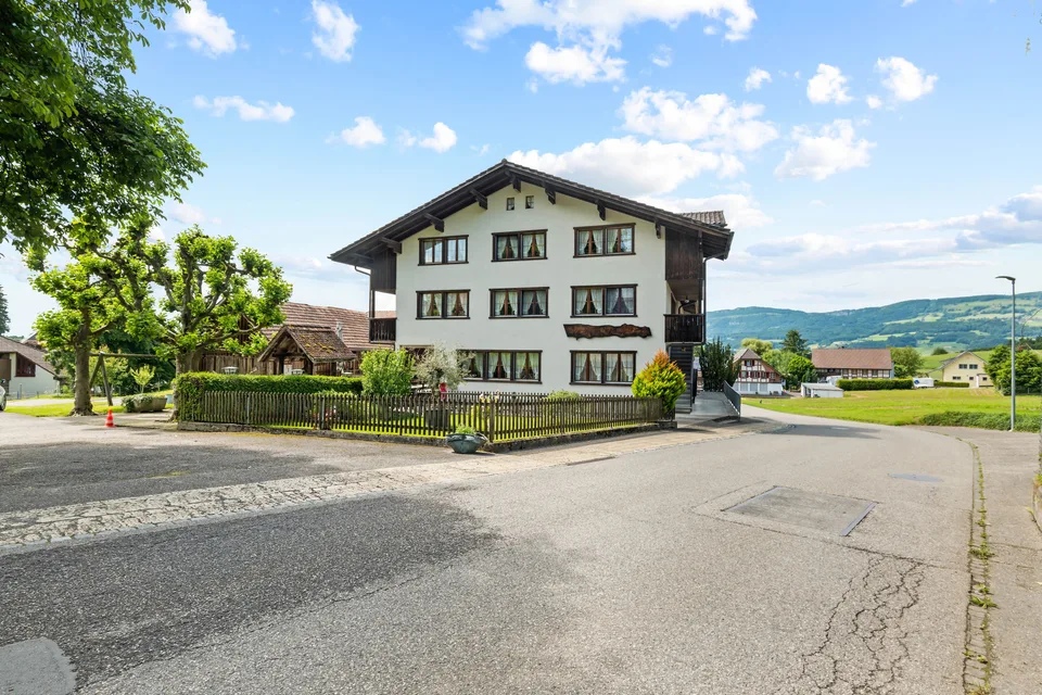 Mehrfamilienhaus mit zusätzlichem Bauland