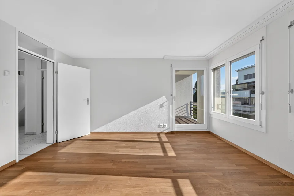 Wohnen wie im Einfamilienhaus - exklusive 5.5-Zimmer-Garten-Maisonette mit sonnigem Privatgarten