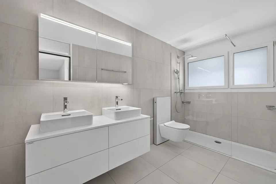 Wohnen wie im Einfamilienhaus - exklusive 5.5-Zimmer-Garten-Maisonette mit sonnigem Privatgarten