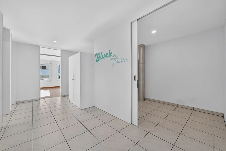 Wohnen wie im Einfamilienhaus - exklusive 5.5-Zimmer-Garten-Maisonette mit sonnigem Privatgarten