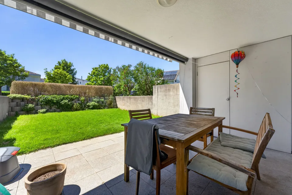 Wohnen wie im Einfamilienhaus - exklusive 5.5-Zimmer-Garten-Maisonette mit sonnigem Privatgarten