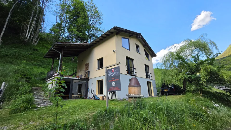 6-Zimmer-Zweifamilienhaus mit Panorama, Schwendi im Weisstannental SG