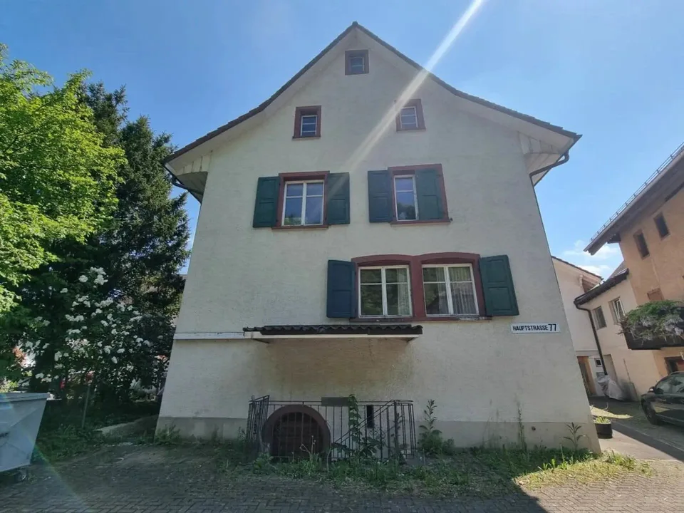 Characterful 3-family house with potential for sale in Hölstein