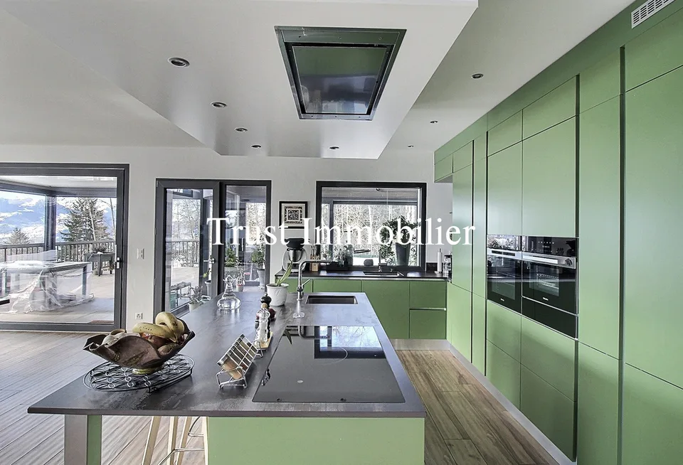 6010. Luxury, nature and refinement facing the mountains