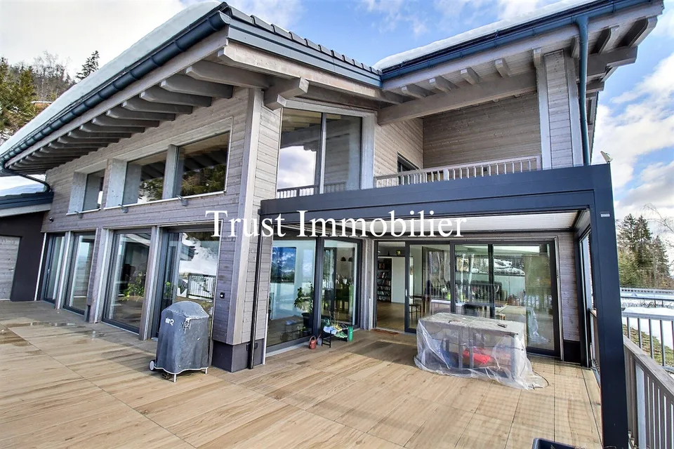 6010. Luxury, nature and refinement facing the mountains