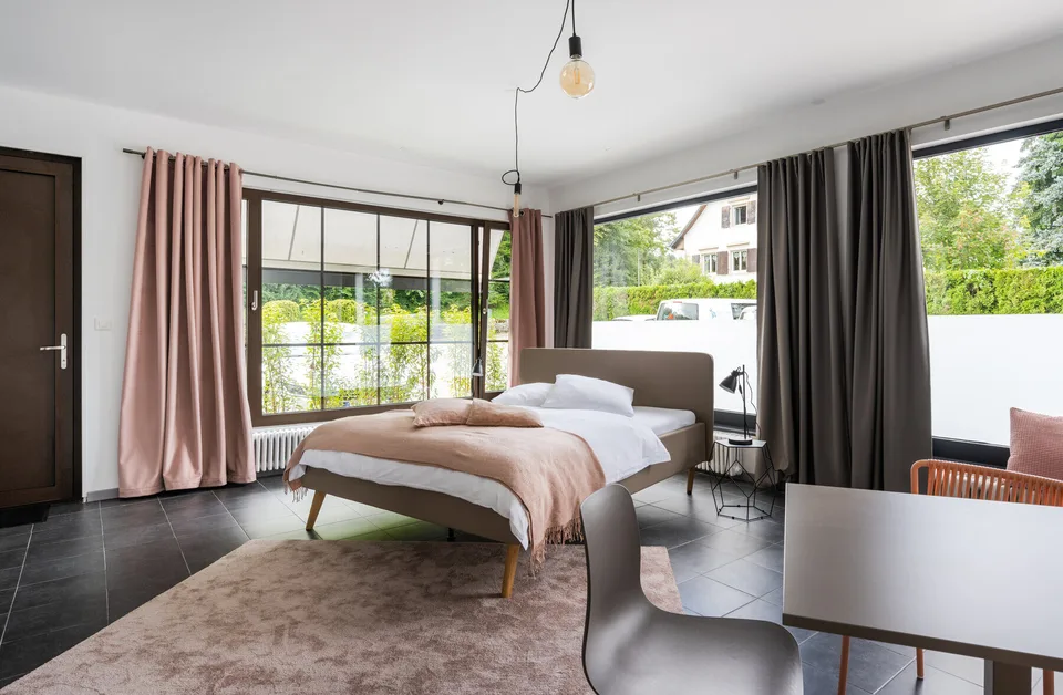 Hotel-ristorante su grande appezzamento in vendita a Porrentruy