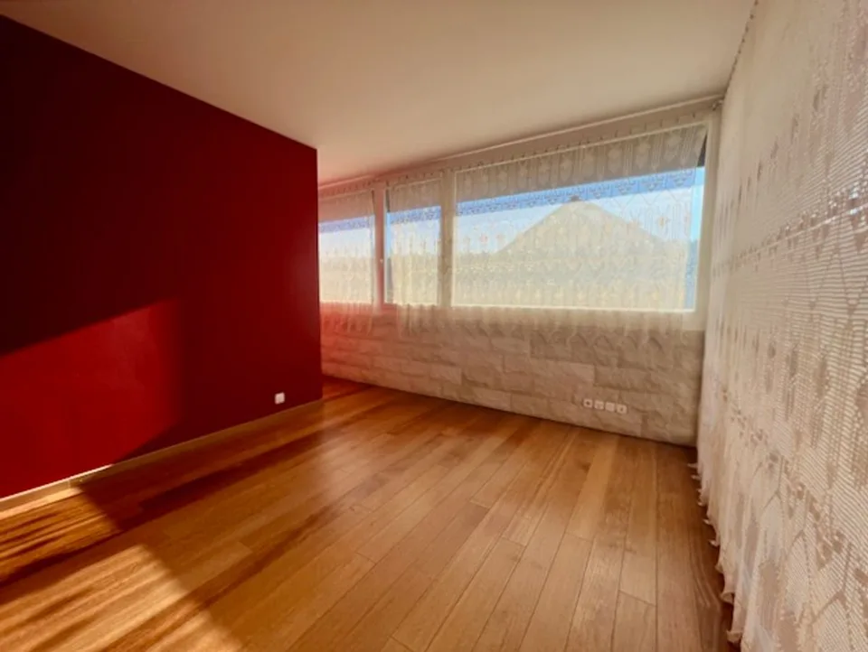 Fai un'offerta per questa splendida villa eccezionale, con vista sul lago e sulle Alpi
