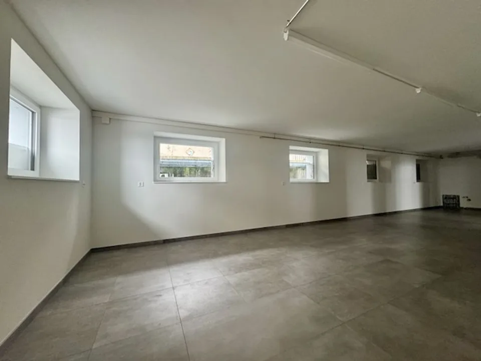 FOR SALE OR FOR RENT Commercial space with independent entrance