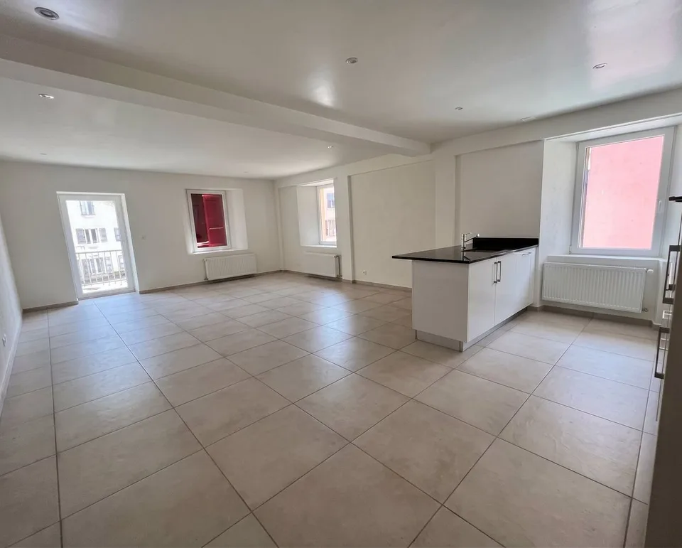 Apartment B - 2.5 rooms, with balcony - Pleasant setting in Couvet