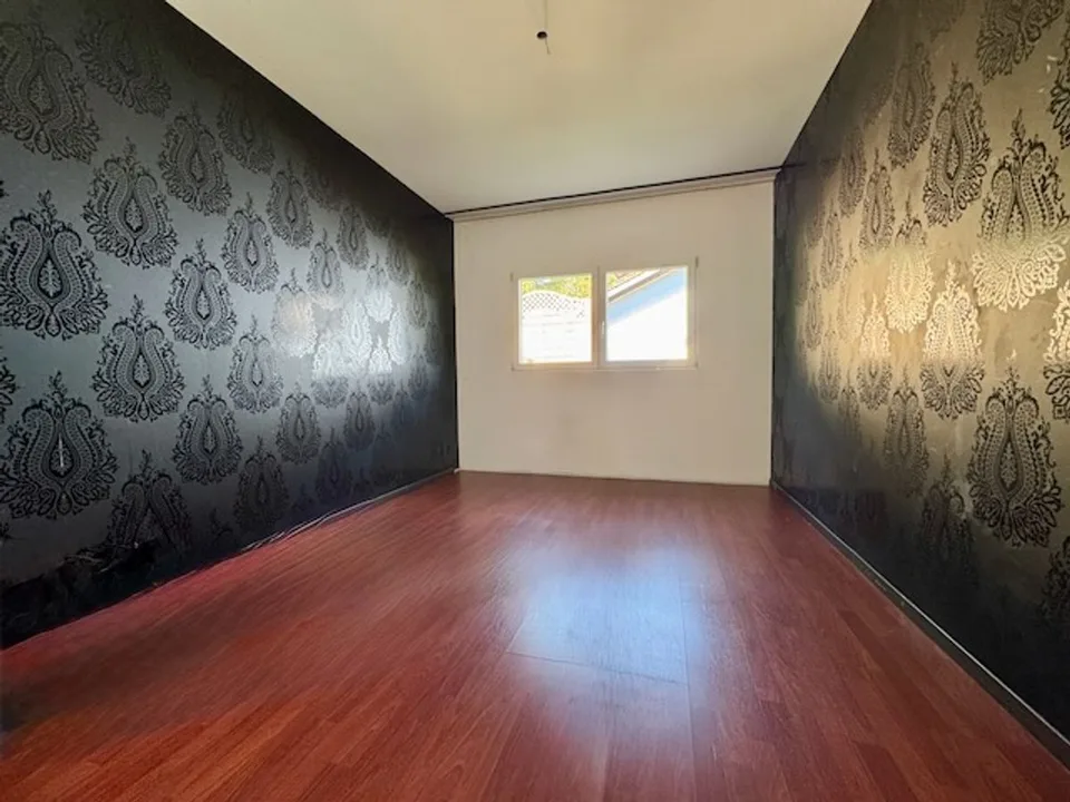 New renovations to this 6-room duplex + 3 rooms - Terraces, carport