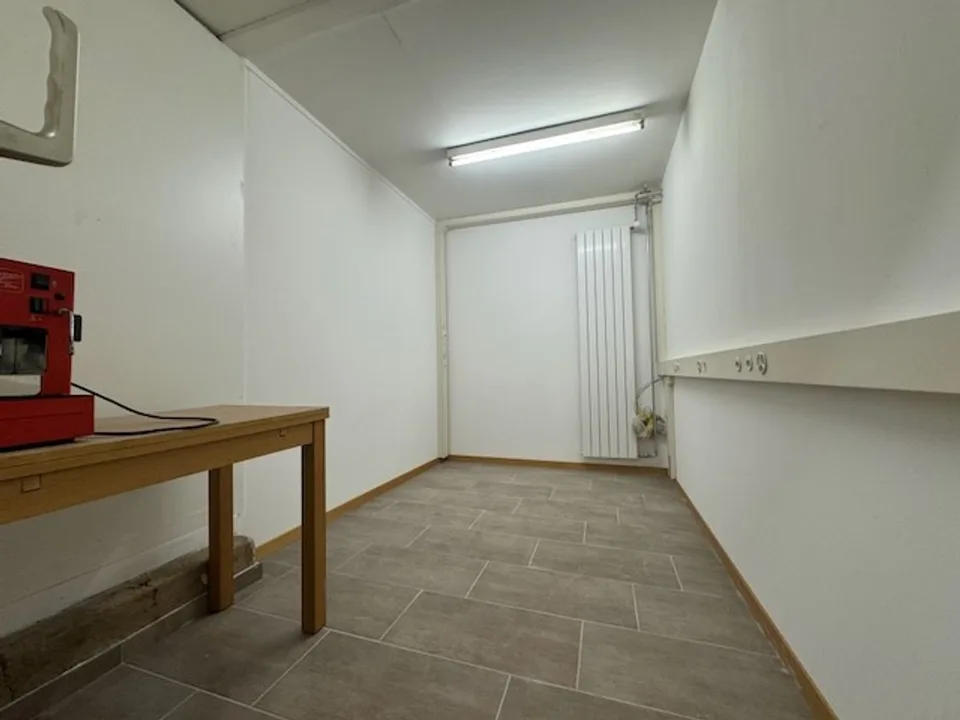 Exclusively - Mixed-use building in the heart of Ponts-de-Martel