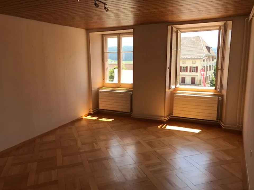 Exclusively - Mixed-use building in the heart of Ponts-de-Martel