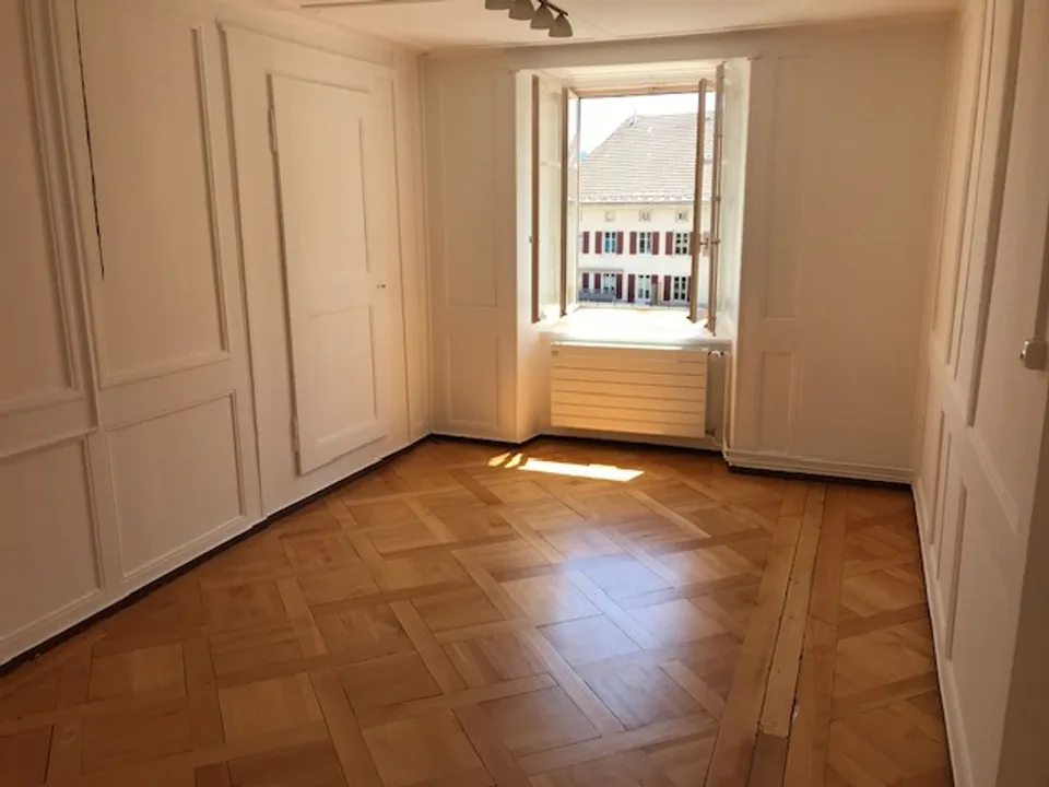 Exclusively - Mixed-use building in the heart of Ponts-de-Martel