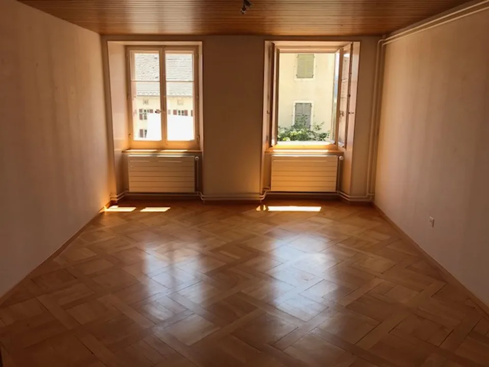 Exclusively - Mixed-use building in the heart of Ponts-de-Martel