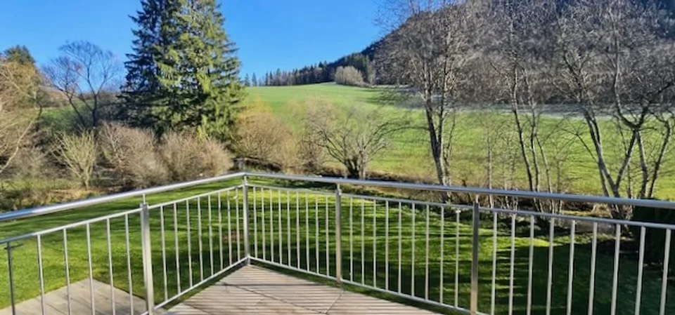 Villa  contigüe située dans un agréable quartier prisé de Fleurier