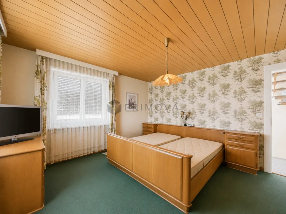 Repräsentatives Anwesen mit Einliegerwohnung, Wintergarten und Swimmingpool