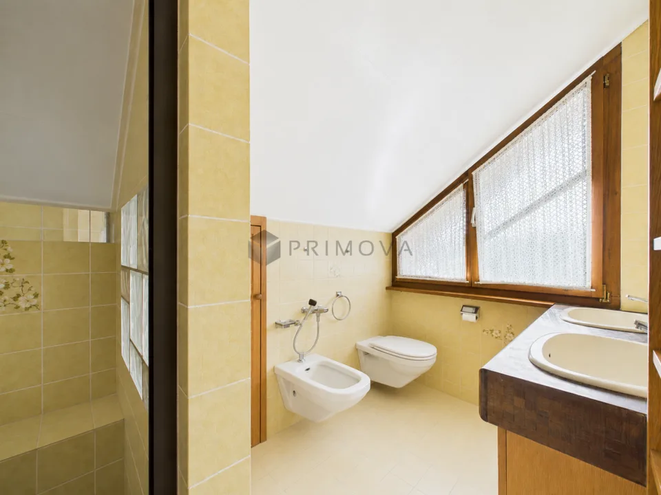 Repräsentatives Anwesen mit Einliegerwohnung, Wintergarten und Swimmingpool
