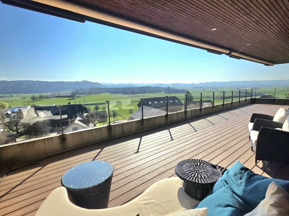 Maisonette-Attique exclusive avec de grandes terrasses et une vue fantastique