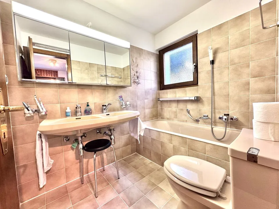 Bel appartement 3.5 pièces en rez-de-jardin prés de l'arrêt de funiculaire de Blûche / Ref. 1007-684