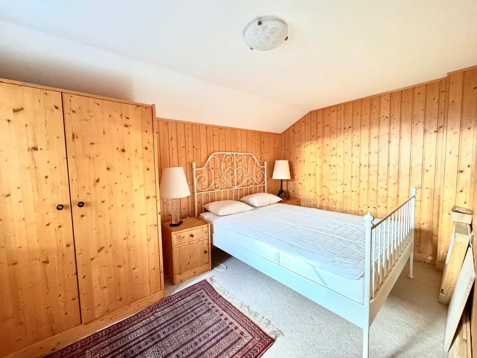 Charming independent chalet at the entrance of Crans with great renovation potential