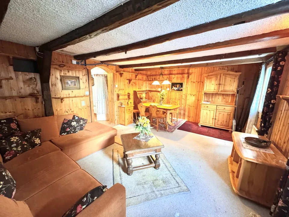Charming independent chalet at the entrance of Crans with great renovation potential