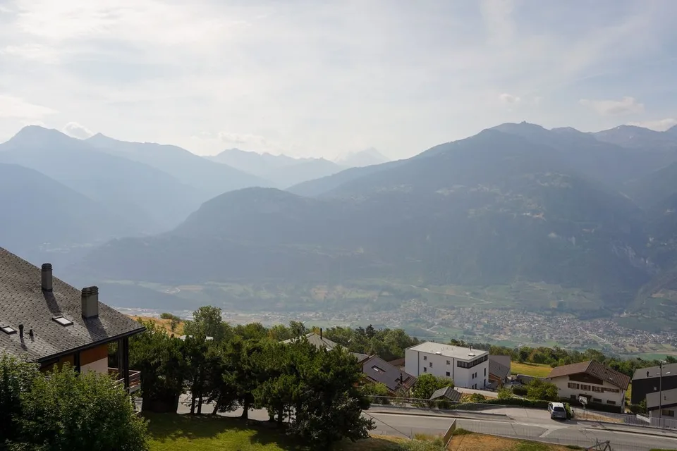 CHARMANT APPARTEMENT DE 3.5 PIÈCES AVEC VUE IMPRENABLE SUR LES ALPES À CHERMGINON D'EN HAUT