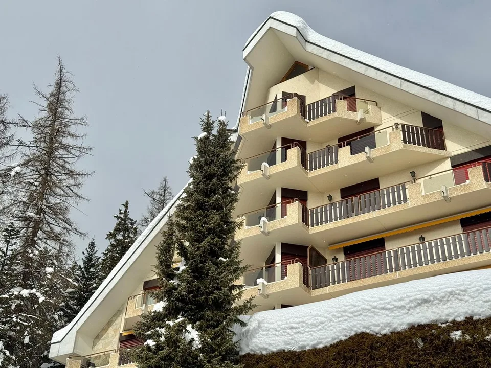 AUSGEZEICHNETES RENOVIERUNGSPROJEKT: 4,5 Zimmer Ski In / Ski Out in Montana