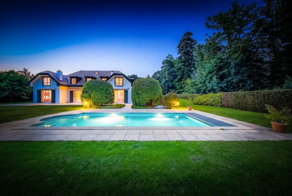 Wunderschönes Familienhaus mit Pool und großem Grundstück