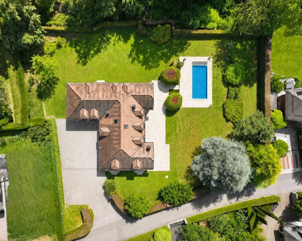 Magnifique propriété familiale avec piscine et vaste parcelle