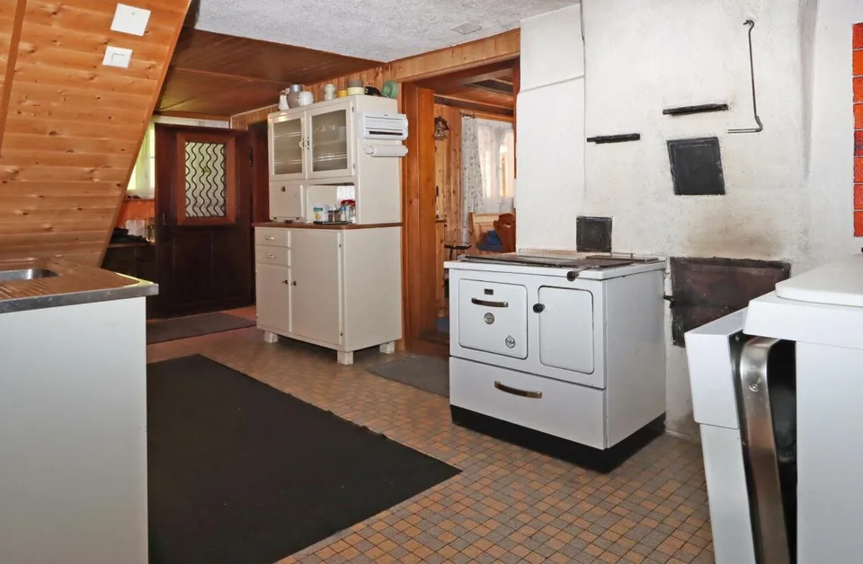 Freistehendes und grosszügiges Wohn- oder Ferienhaus an sonniger Lage in Obstalden