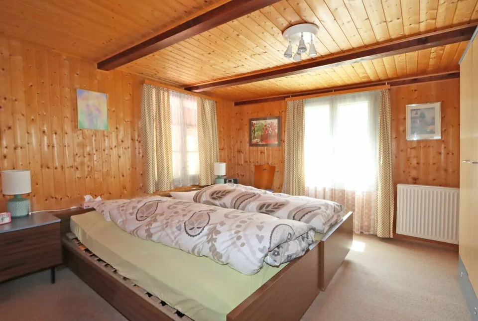 Freistehendes und grosszügiges Wohn- oder Ferienhaus an sonniger Lage in Obstalden