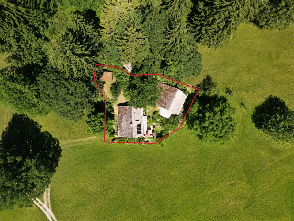 Freistehendes und grosszügiges Wohn- oder Ferienhaus an sonniger Lage in Obstalden
