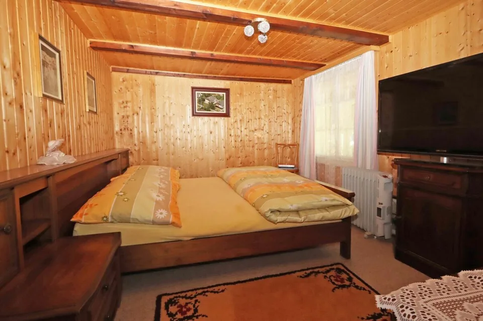 Freistehendes und grosszügiges Wohn- oder Ferienhaus an sonniger Lage in Obstalden