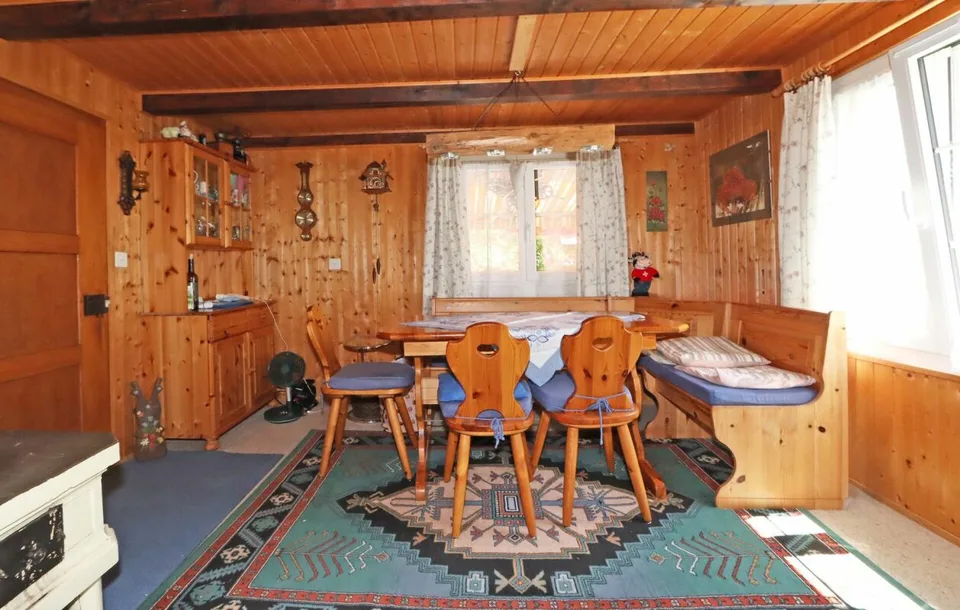 Freistehendes und grosszügiges Wohn- oder Ferienhaus an sonniger Lage in Obstalden