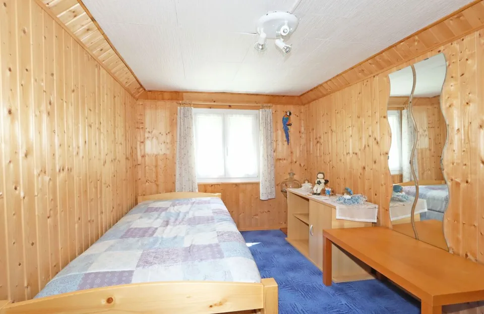 Freistehendes und grosszügiges Wohn- oder Ferienhaus an sonniger Lage in Obstalden