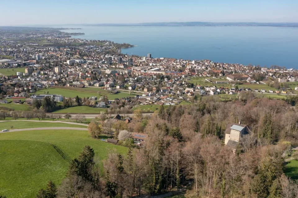 Maison individuelle moderne avec vue sur le lac et absolue intimité