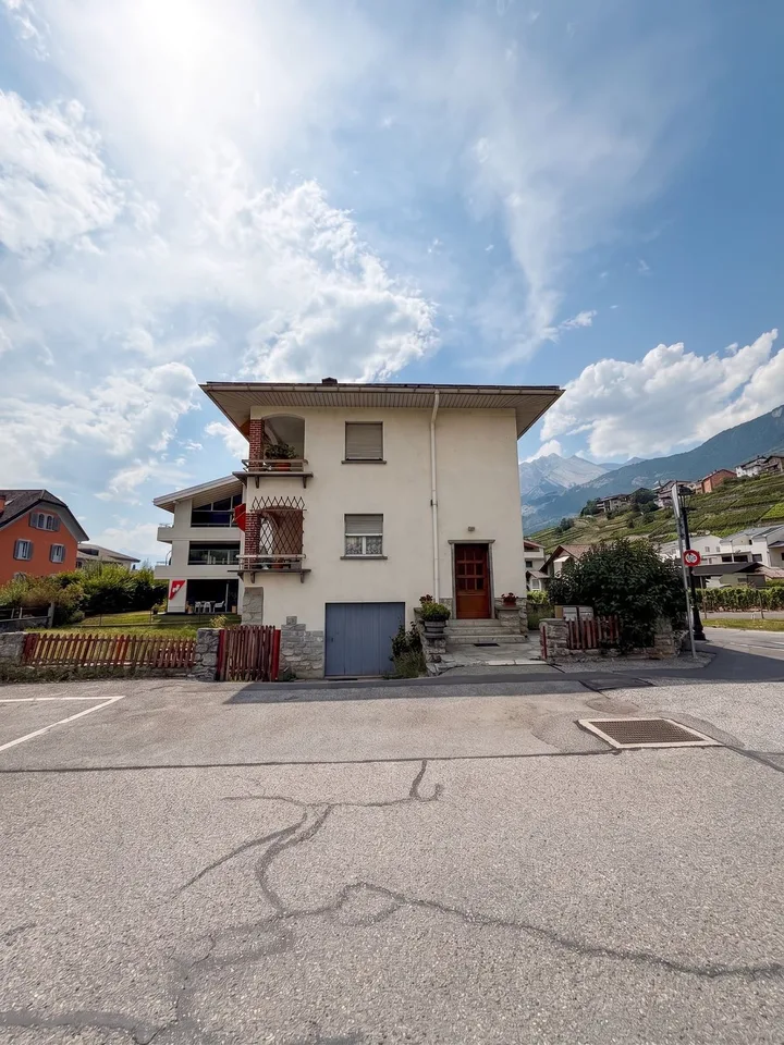 Selten in Conthey - Gebäude mit zwei Wohnungen auf einem 542 m² grossen Grundstück