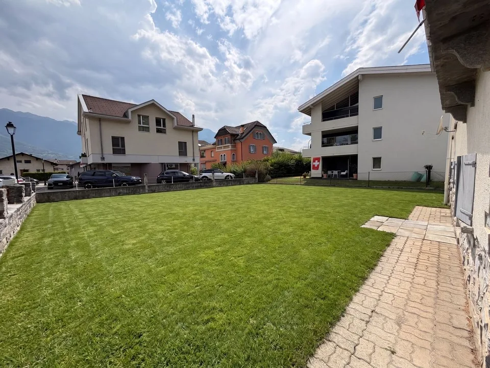 Selten in Conthey - Gebäude mit zwei Wohnungen auf einem 542 m² grossen Grundstück