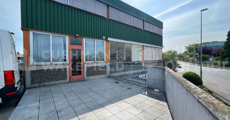 Gemischte Fläche mit Sektionaltor - 940 m² | SATIGNY–ZIMEYSA