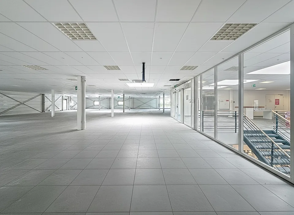 surface modulable de 293 à 1'665 m2 - Roc Centre - Conthey