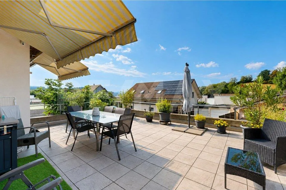 Panoramic view, nature-connected, quiet, cozy, well-maintained, sunny