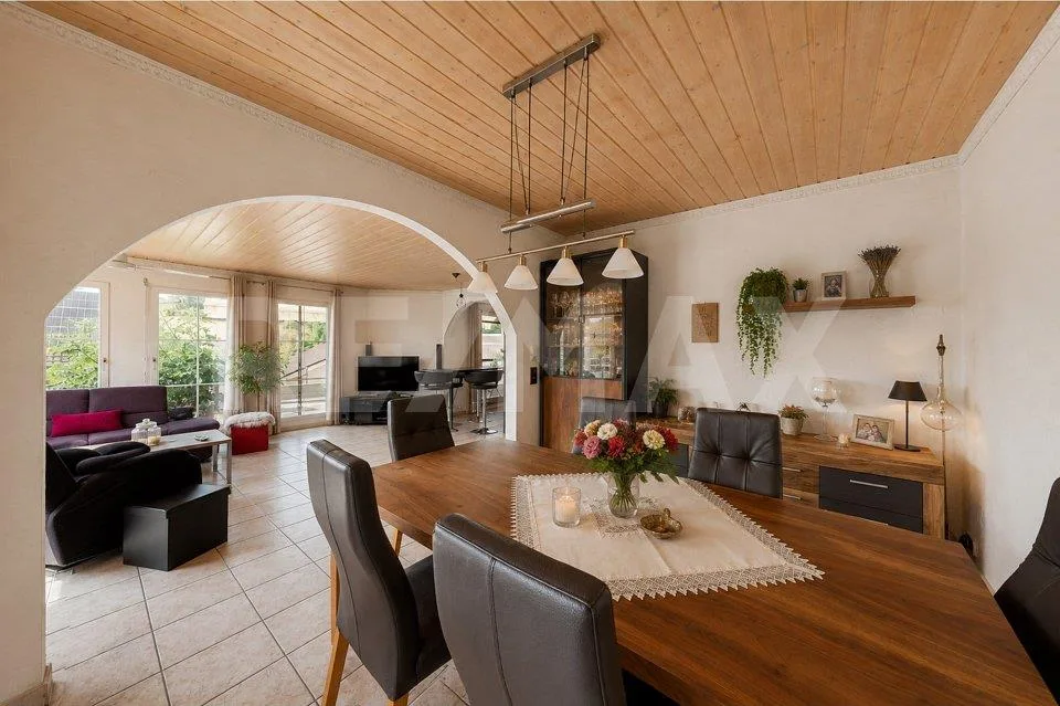 Panoramic view, nature-connected, quiet, cozy, well-maintained, sunny