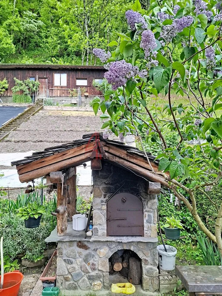 Individual chalet with garden, terraces and garage in Orsières