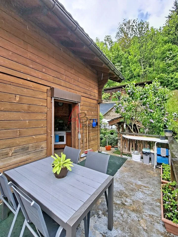 Individual chalet with garden, terraces and garage in Orsières
