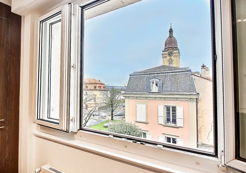 Apartment with 2.5 rooms renovated with balcony - Hypercenter of Morges
