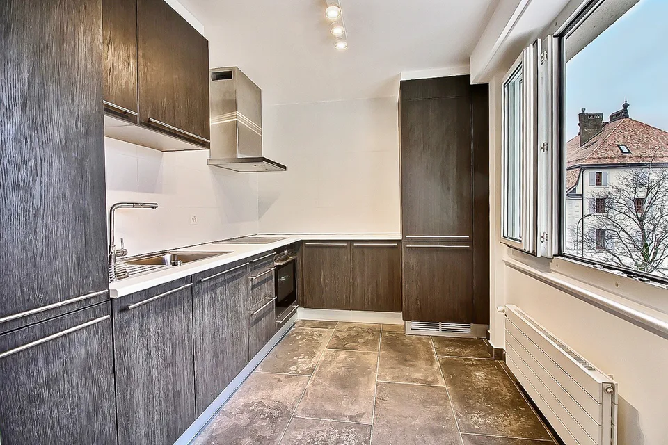 Apartment with 2.5 rooms renovated with balcony - Hypercenter of Morges