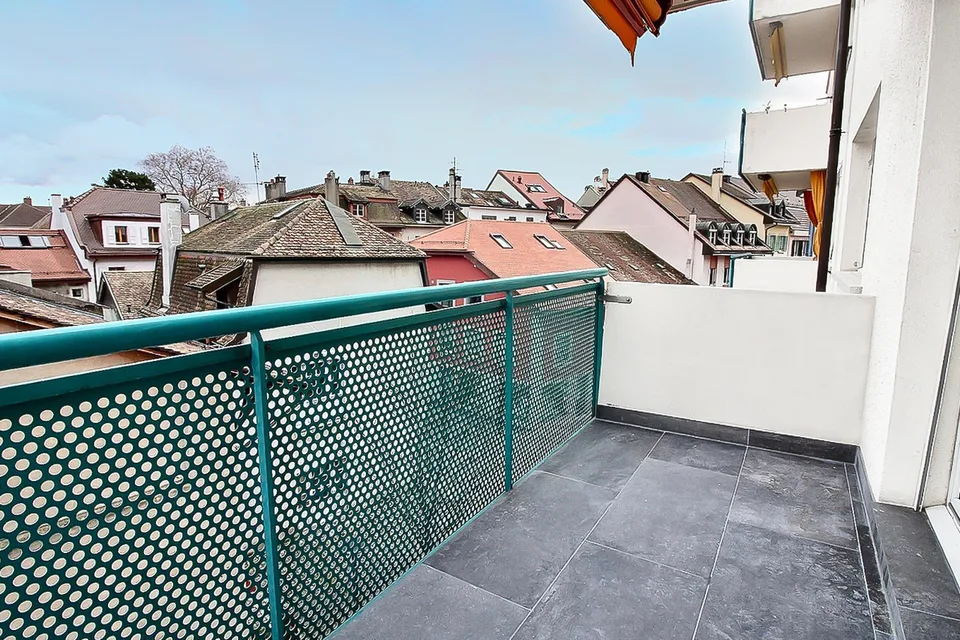 Apartment with 2.5 rooms renovated with balcony - Hypercenter of Morges